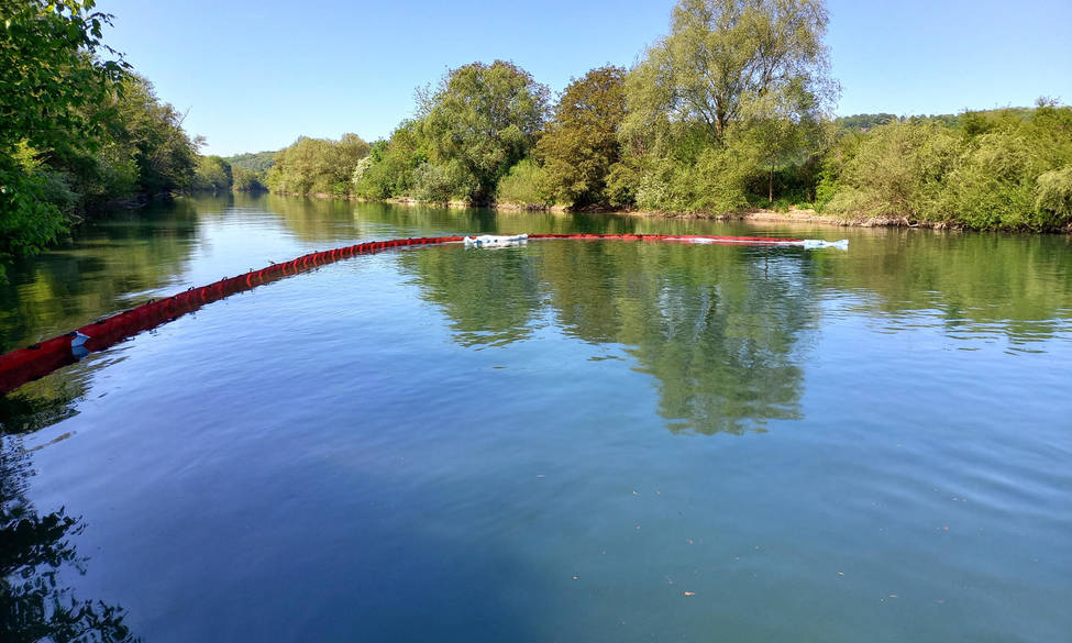 Pollution hydrocarbure dans la Marne à Luzancy